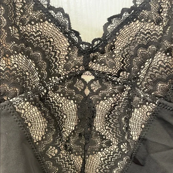 Chic Black and Cream Lace Bodysuit with Adjustable Straps - Picture 2 of 9